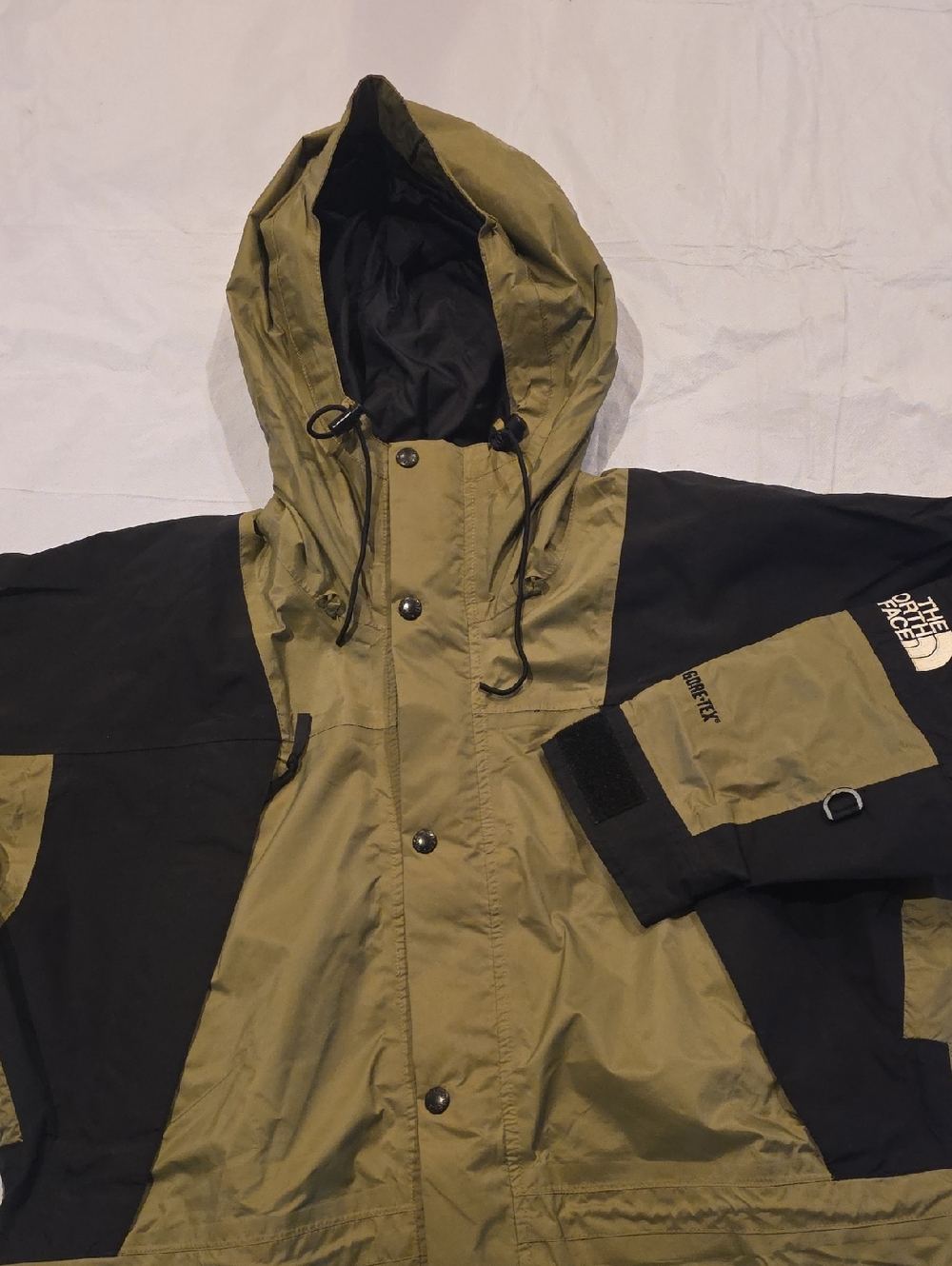 The North Face Gore-Tex Vintage Men’s Mountain Light Shell Jacket Tumbleweed M
